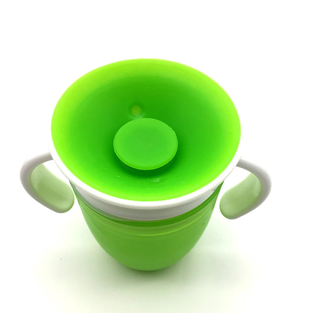 Silicone training cup with lid and straw – Spill-proof