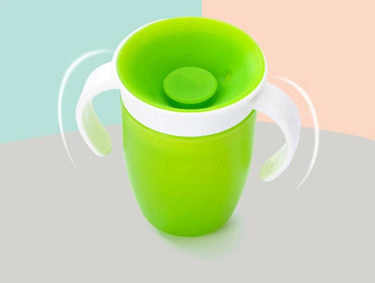 Silicone training cup with lid and straw – Spill-proof